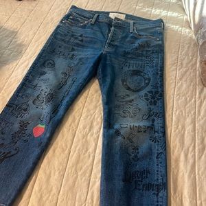 Mother jeans. Graffiti style